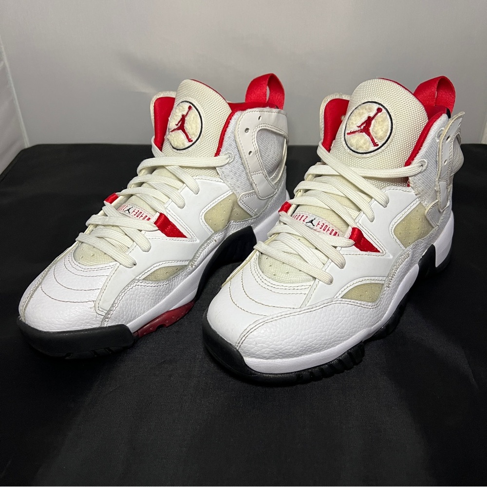 EUC Nike Jordan Jumpman Two Trey White University Red Shoes Size 7Y DQ8431-160